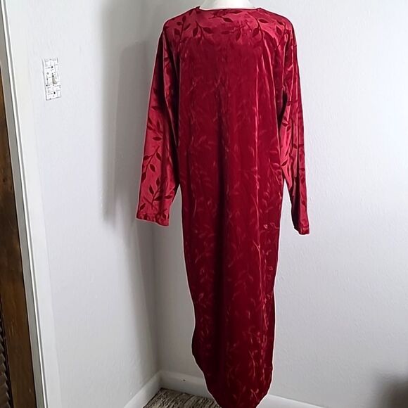 Jaclyn Smith Deep Red Velvet Embossed Robe, Size Medium,  NWT - Picture 7 of 10